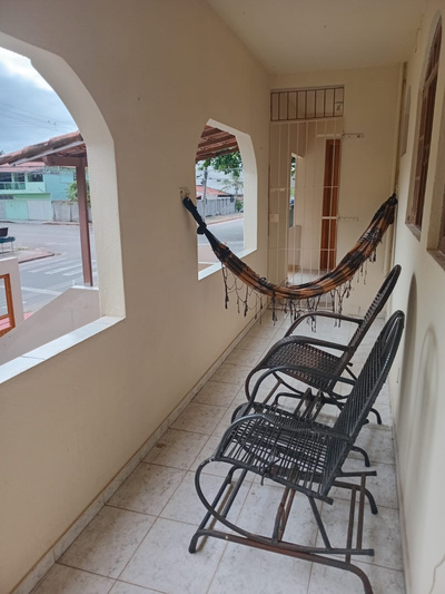 Apartamento com varanda e suíte em Jacaraipe