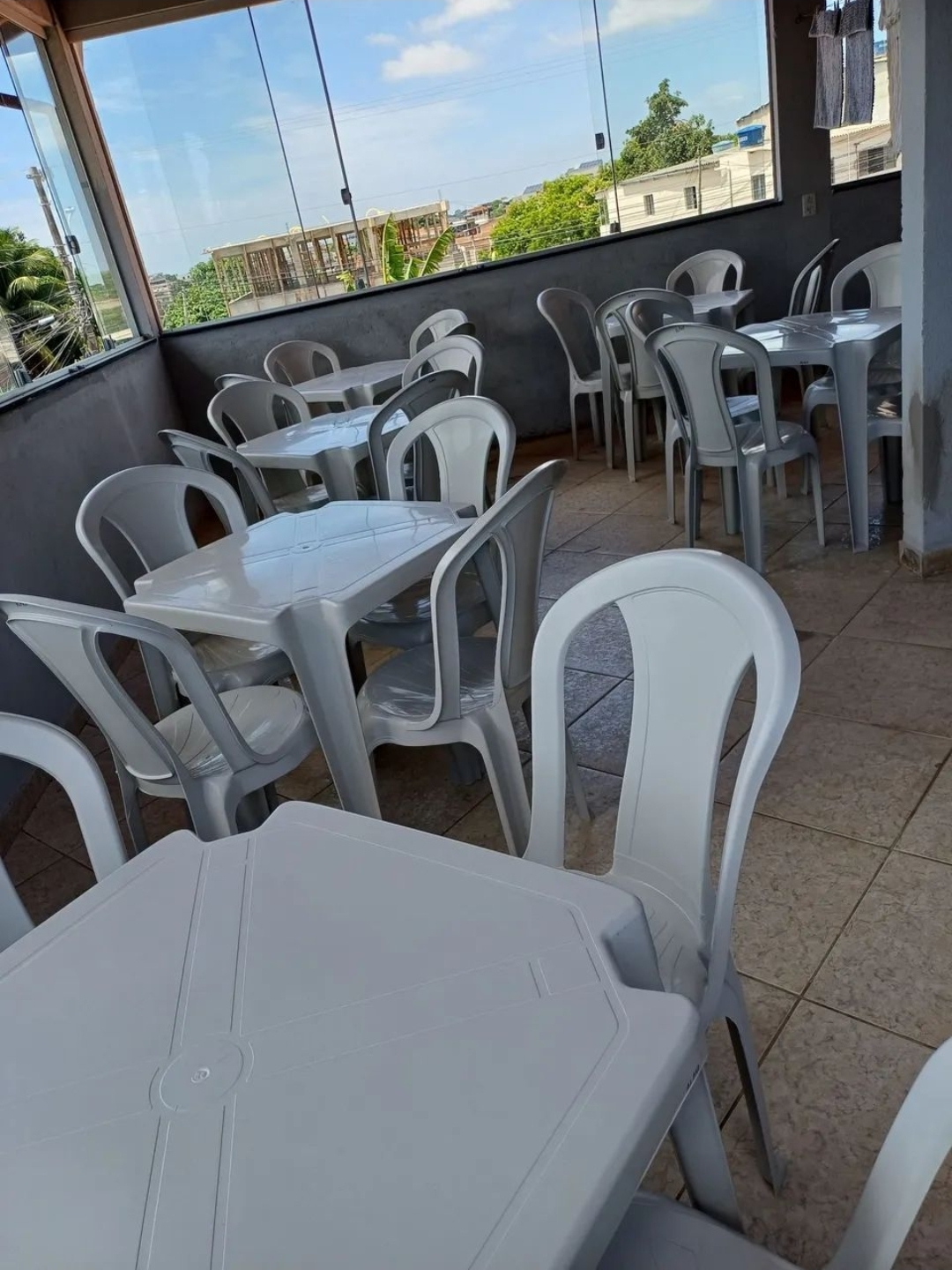 Aluguel de Mesas e Cadeiras Para Festas e Eventos