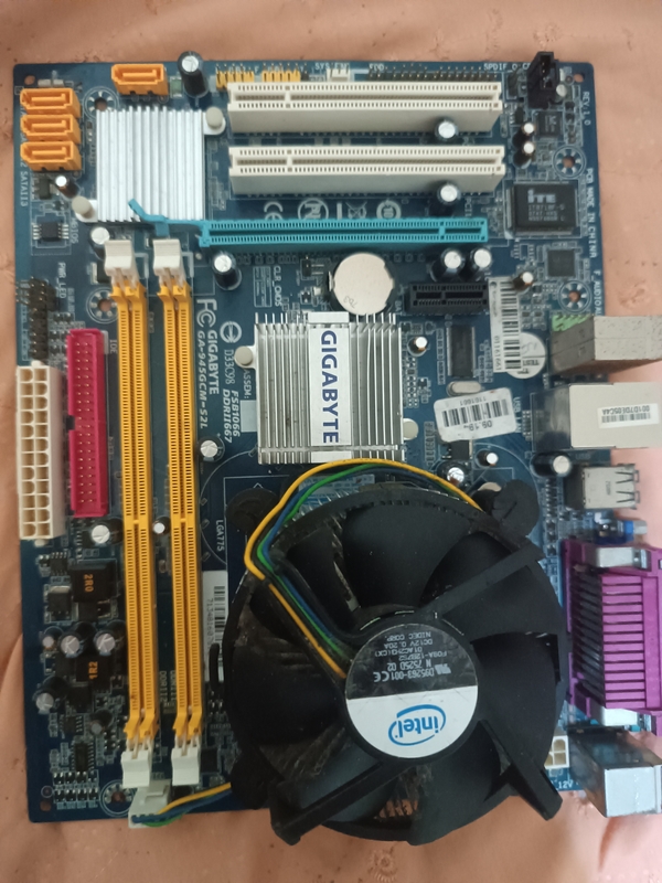 Placa-mãe Gigabyte GA-945GCM-S2C